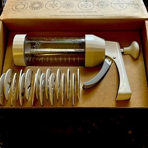 The Pampered chef cookie press decorate your cookies like a pro